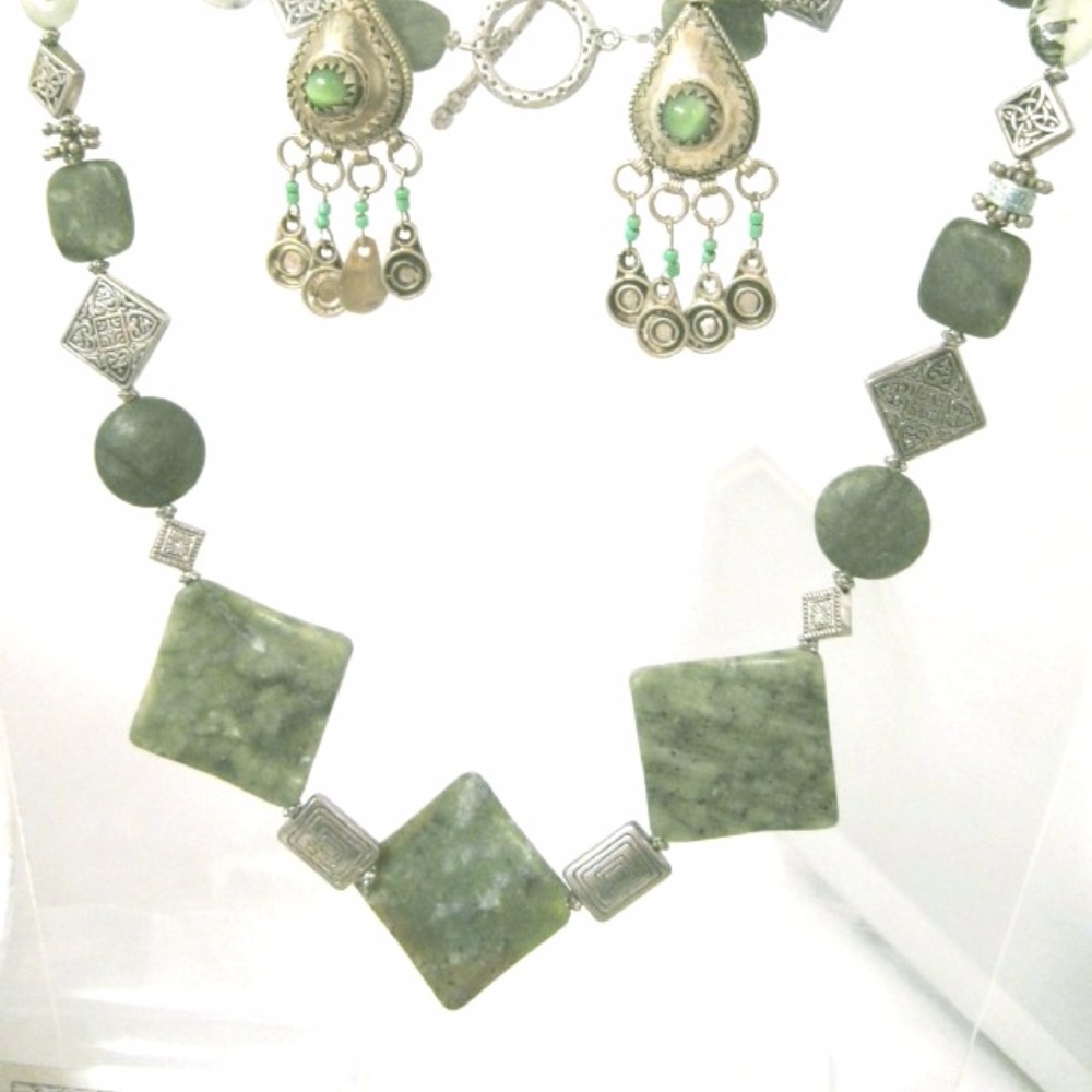 Green Stone Vintage Necklace